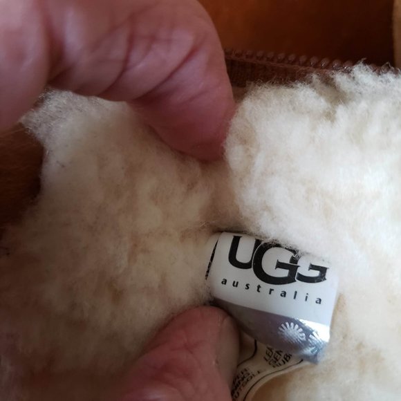 UGG ROSLYNN S/N 1889 Boots in Chestnut - Picture 4 of 7